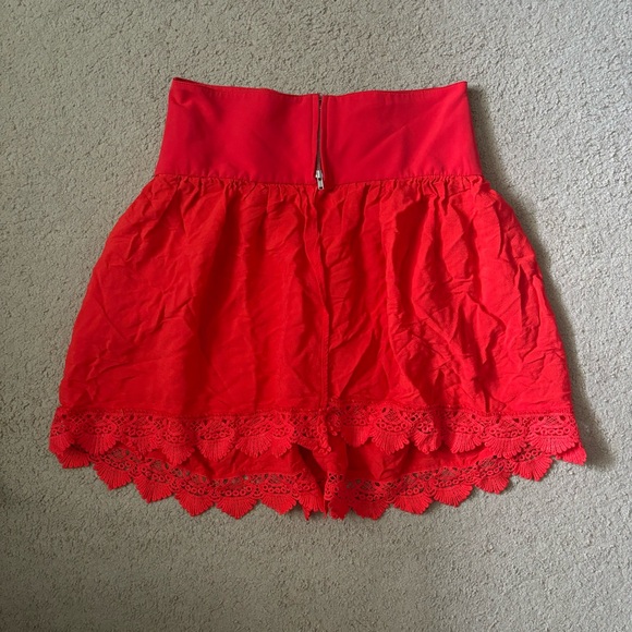 Lovers + Friends Red Strapless Bustier Style Lace Hem Blouse Small - Picture 6 of 8